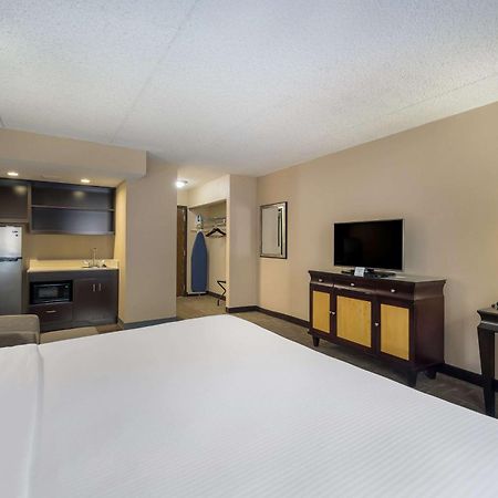 Best Western Detroit Livonia Exterior foto
