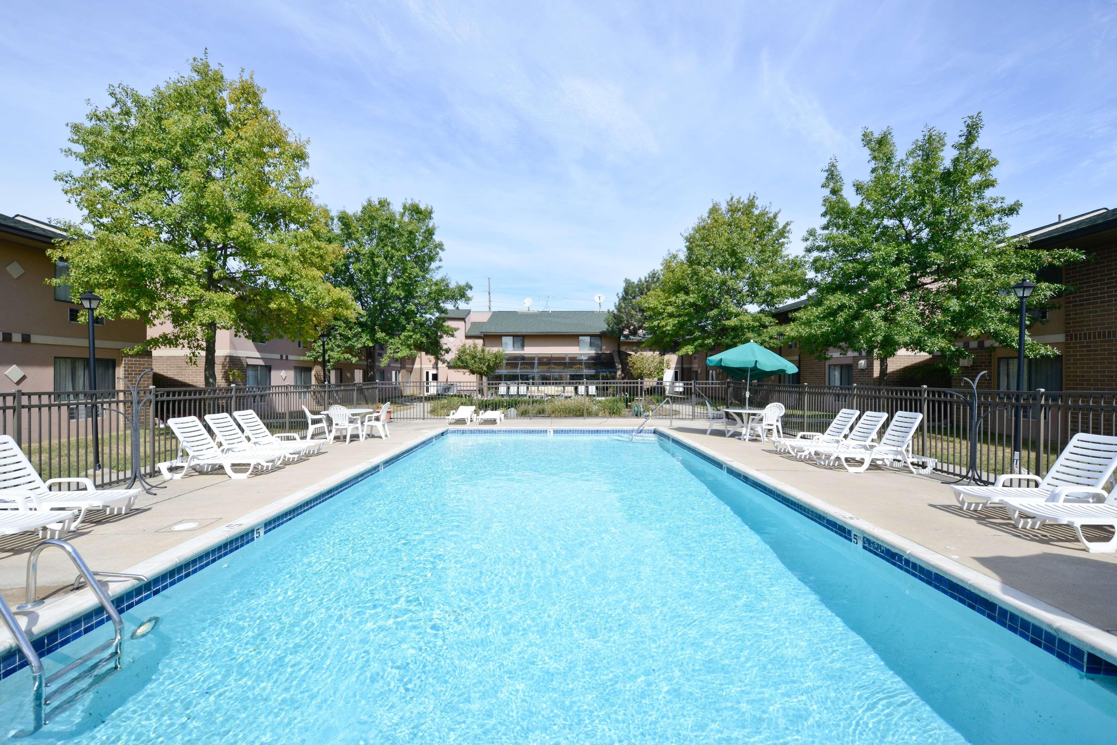 Best Western Detroit Livonia Exterior foto
