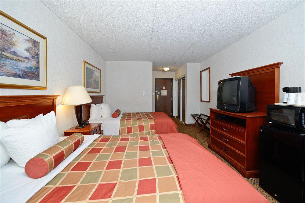 Best Western Detroit Livonia Exterior foto